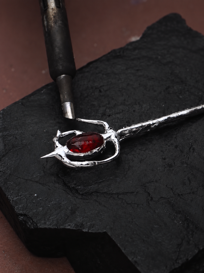 How to Mix Silver and Gold Jewelry: A Modern Guide to Layering Mixed Metals